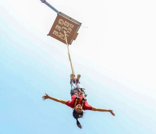 Play Della Knockout at Della Adventure